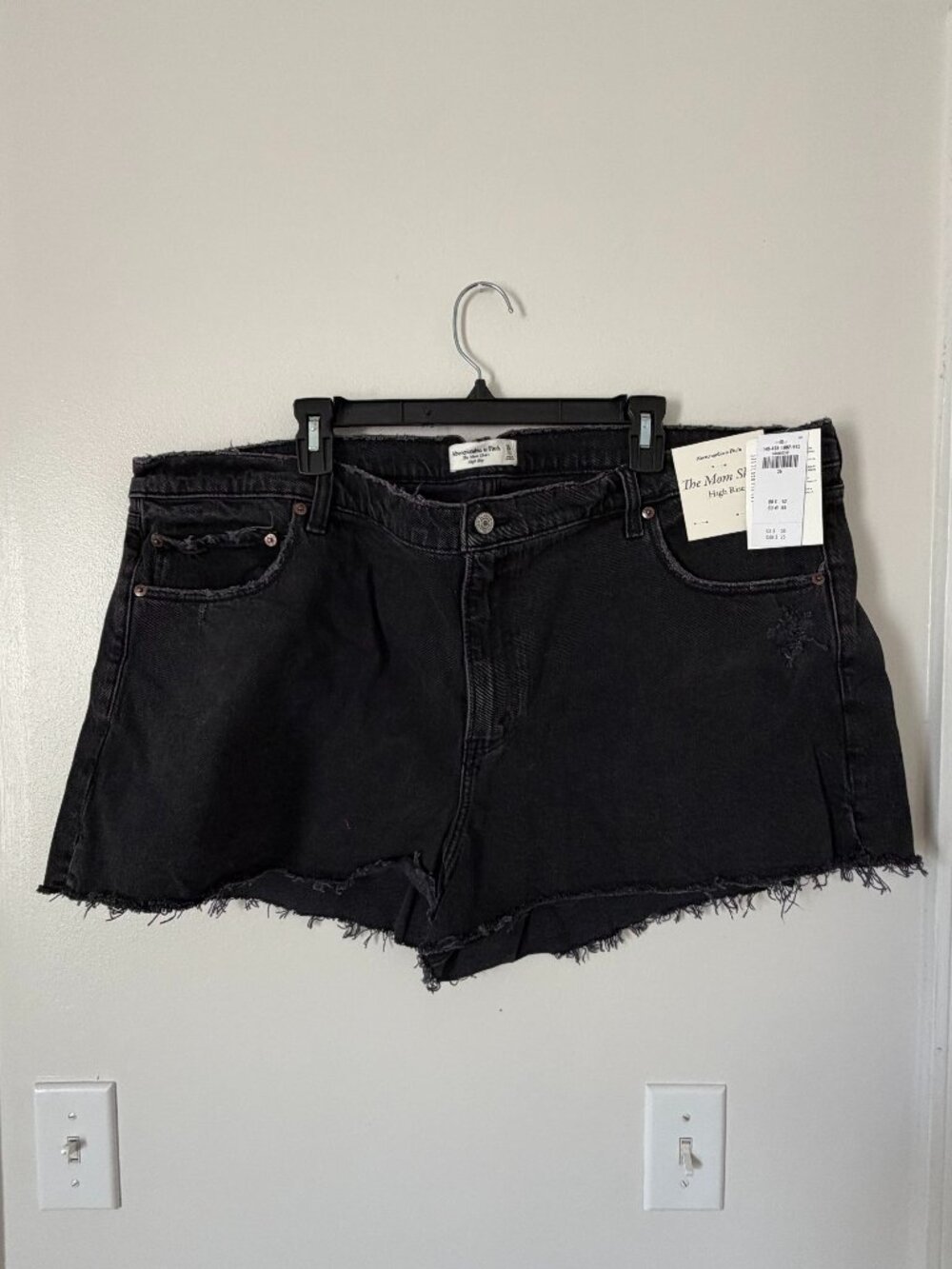 Abercrombie & Fitch Mom Short High Rise Black Denim Shorts 36/22 - NWT